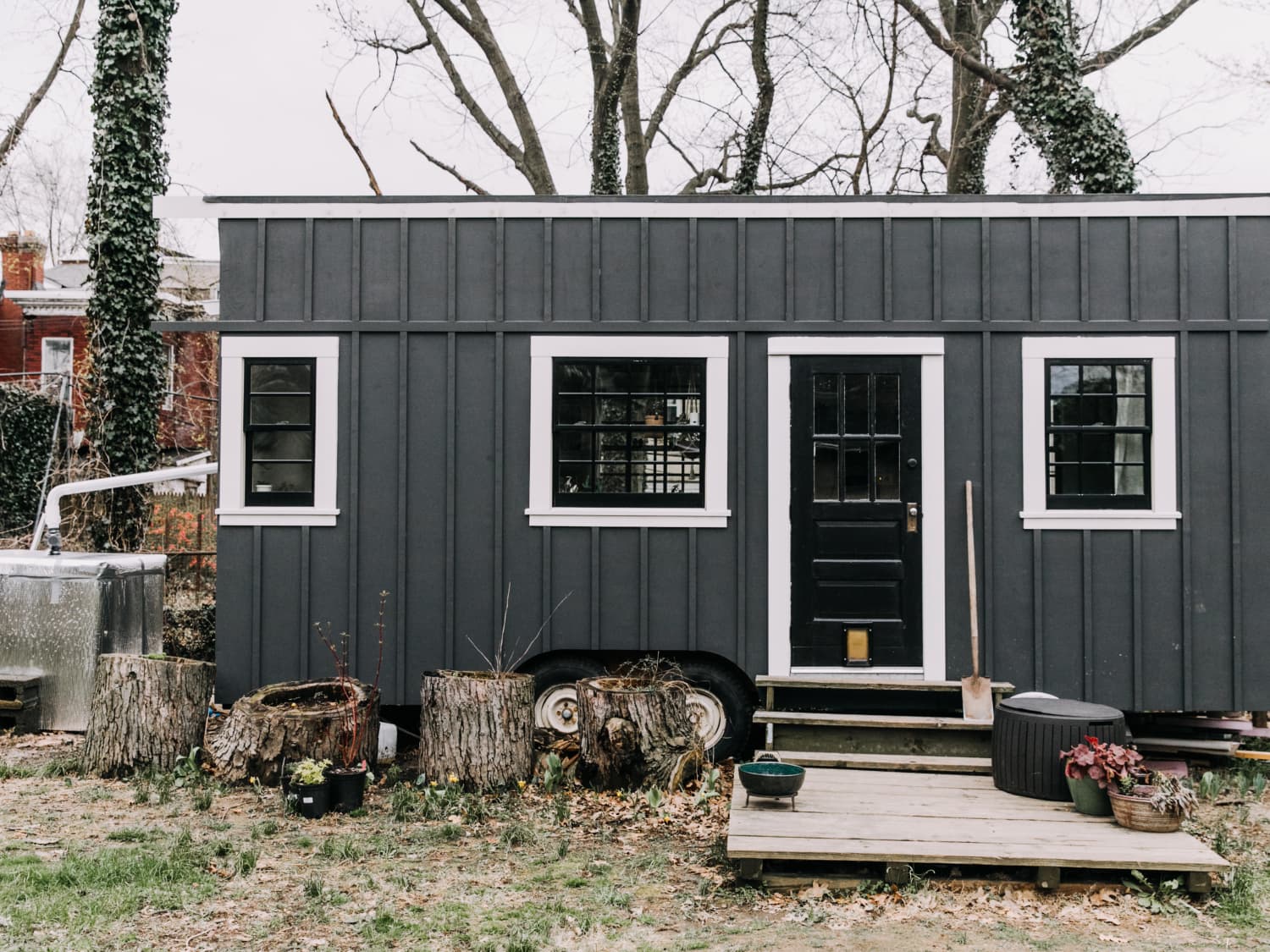 Dark Paint for House Exteriors The Pros and Cons Apartment Therapy